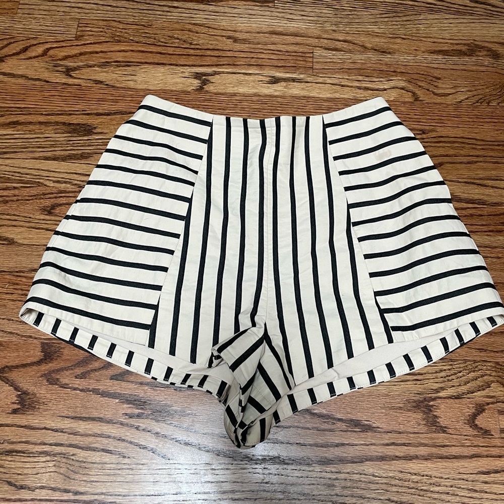 CMEO XS shorts